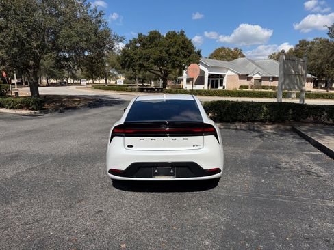 Used 2025 Toyota Prius XLE image 10