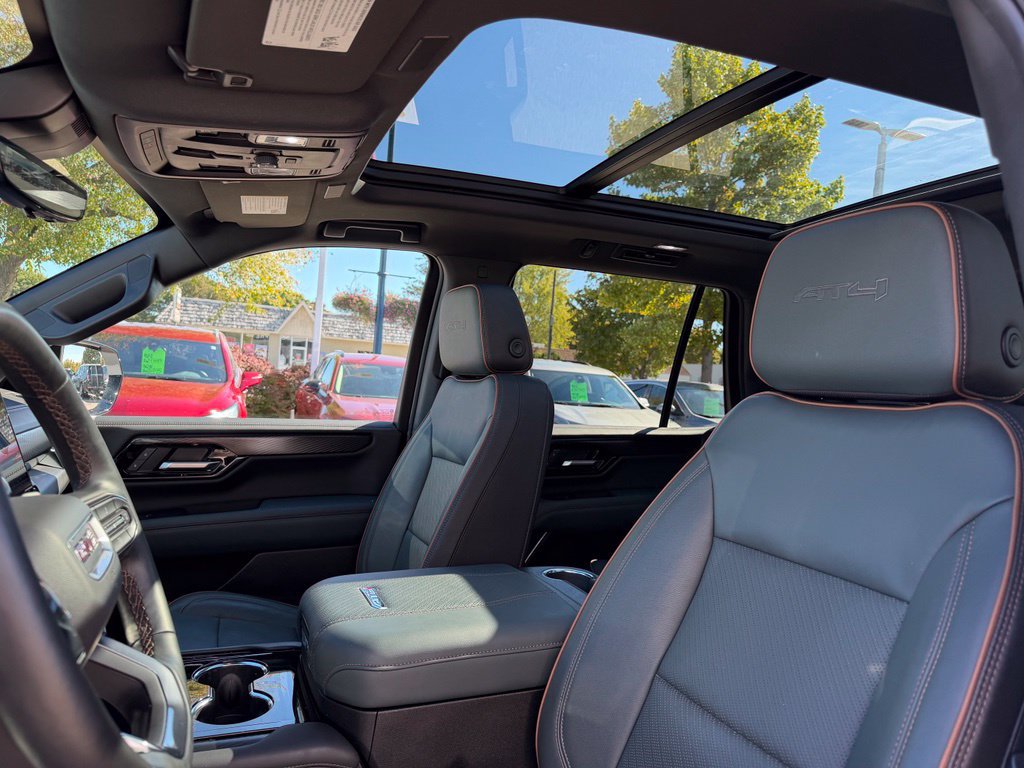 Used 2025 GMC Yukon AT4 w/ AT4 Premium Package AWD/4WD image 17