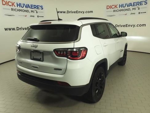 Used 2022 Jeep Compass Latitude AWD/4WD image 6