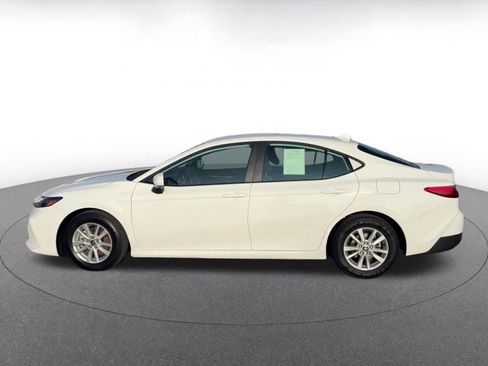 Used 2025 Toyota Camry LE image 9