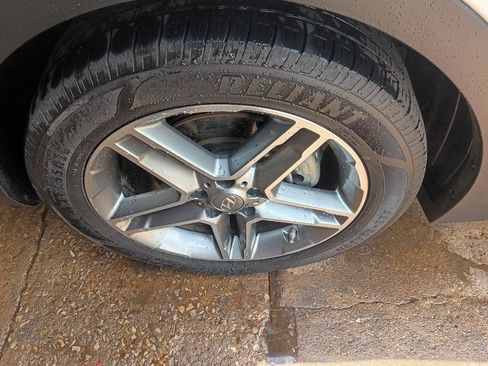 Used 2017 Hyundai Santa Fe FWD image 29