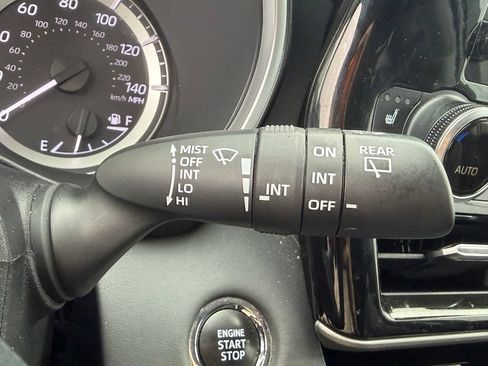 Used 2023 Toyota Highlander XLE AWD/4WD image 32