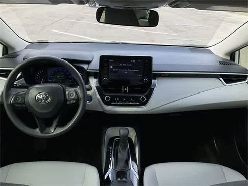 Used 2022 Toyota Corolla LE image 18