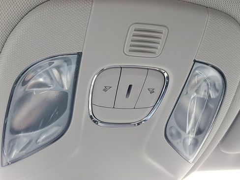 Used 2018 Jeep Compass Latitude w/ Popular Equipment Group image 19