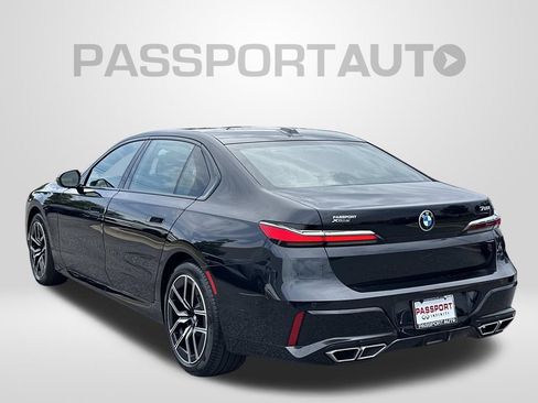 Used 2023 BMW 760i xDrive w/ Parking Assistance Package AWD/4WD image 2