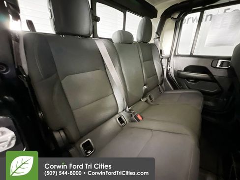 Used 2021 Jeep Gladiator Overland image 15