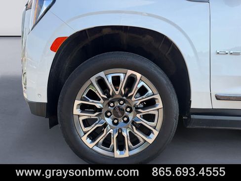 Used 2024 GMC Yukon XL Denali Ultimate AWD/4WD image 9