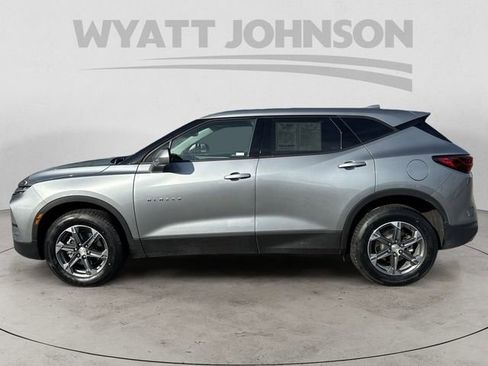 Used 2025 Chevrolet Blazer LT AWD/4WD image 2