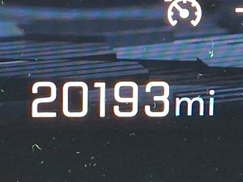 Used 2025 Chevrolet Suburban Z71 image 20