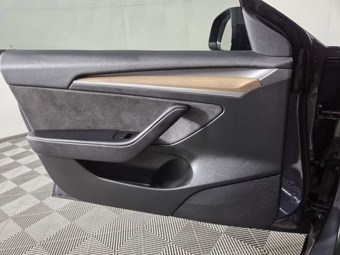 Used 2023 Tesla Model 3 Standard Range image 19