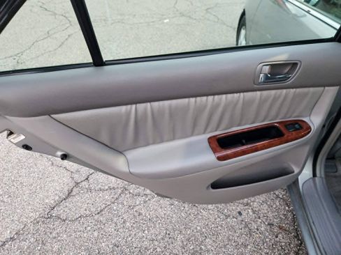 Used 2006 Toyota Camry XLE FWD image 12