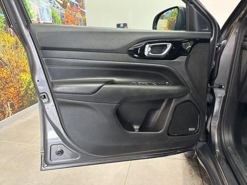 Used 2022 Jeep Compass Altitude w/ Sun and Sound Group image 23