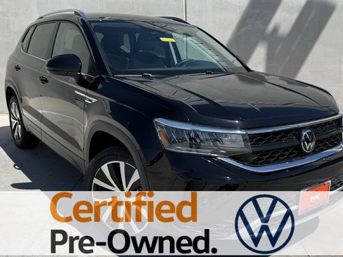 Certified 2024 Volkswagen Taos SE image 1
