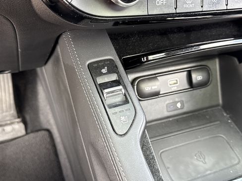 Used 2022 Kia Telluride EX w/ EX Premium Package image 8