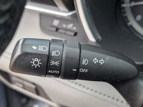 Used 2020 Toyota Highlander XLE FWD image 26