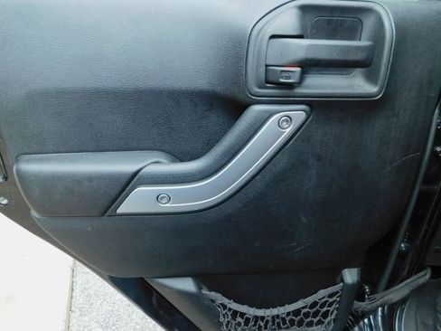 Used 2012 Jeep Wrangler Unlimited Sahara w/ Connectivity Group image 22