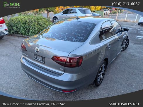 Used 2017 Volkswagen Jetta SE FWD image 7