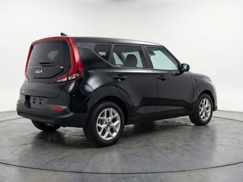 Used 2025 Kia Soul LX w/ LX Technology Package image 9