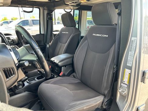 Used 2015 Jeep Wrangler Unlimited Rubicon w/ Connectivity Group AWD/4WD image 13