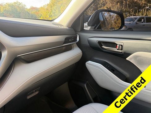Used 2023 Toyota Highlander Platinum image 26