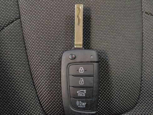 Used 2025 Hyundai Elantra SE FWD image 32