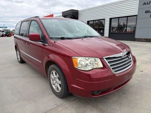 Used 2010 Chrysler Town & Country Touring FWD image 2