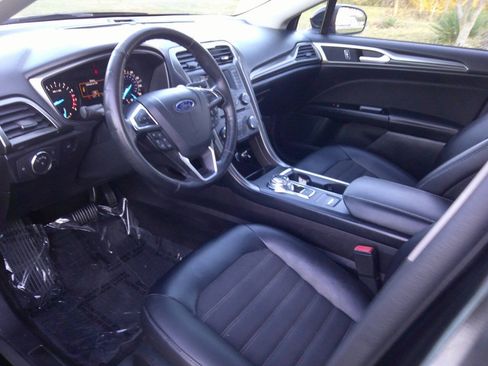 Used 2017 Ford Fusion SE w/ Equipment Group 201A FWD image 8