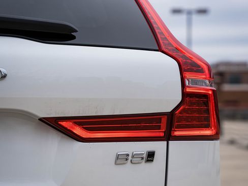 Used 2022 Volvo XC60 B5 Inscription w/ Advanced Package image 6