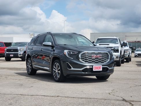 Used 2020 GMC Terrain Denali w/ Denali Premium Package AWD/4WD image 3