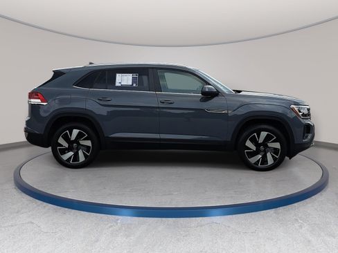 Used 2024 Volkswagen Atlas Cross Sport SE FWD image 4