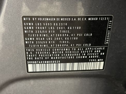 Used 2022 Volkswagen Tiguan SE R-Line image 28