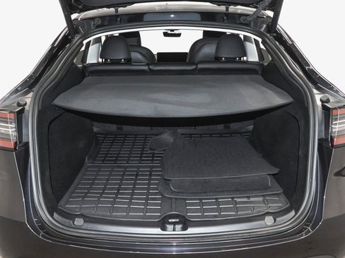 Used 2024 Tesla Model Y Long Range image 40