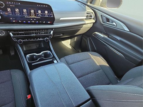 Certified 2024 Chevrolet Traverse LS FWD image 11
