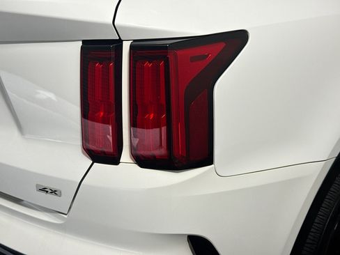 Used 2023 Kia Sorento SX image 36