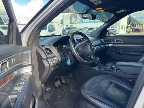 Used 2018 Ford Explorer Limited image 7