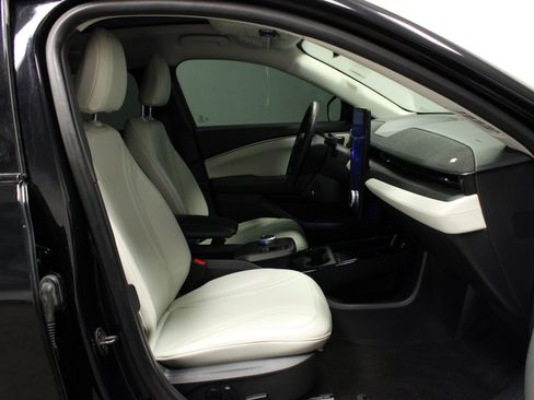 Used 2023 Ford Mustang Mach-E Premium image 15