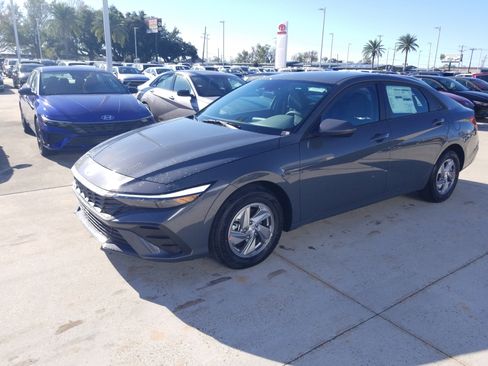 New 2026 Hyundai Elantra SE image 3