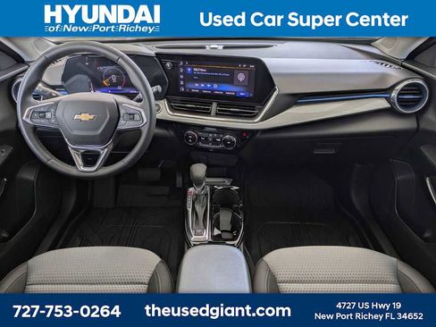 Used 2025 Chevrolet Trax LT w/ Driver Confidence Package FWD image 17