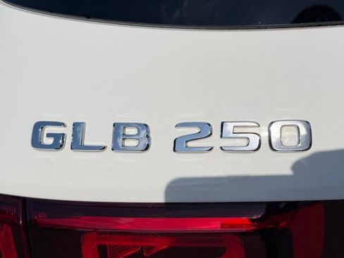 Used 2023 Mercedes-Benz GLB 250 4MATIC image 7