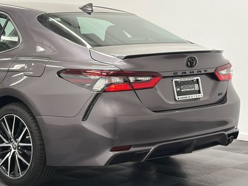 Used 2022 Toyota Camry SE FWD image 7