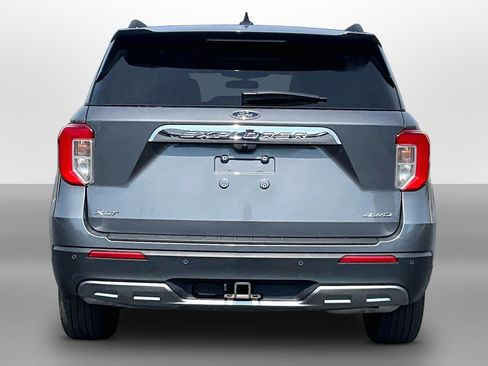 Used 2024 Ford Explorer XLT w/ Equipment Group 202A AWD/4WD image 4