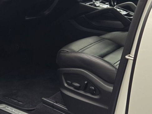 Used 2023 Porsche Cayenne Platinum Edition image 14