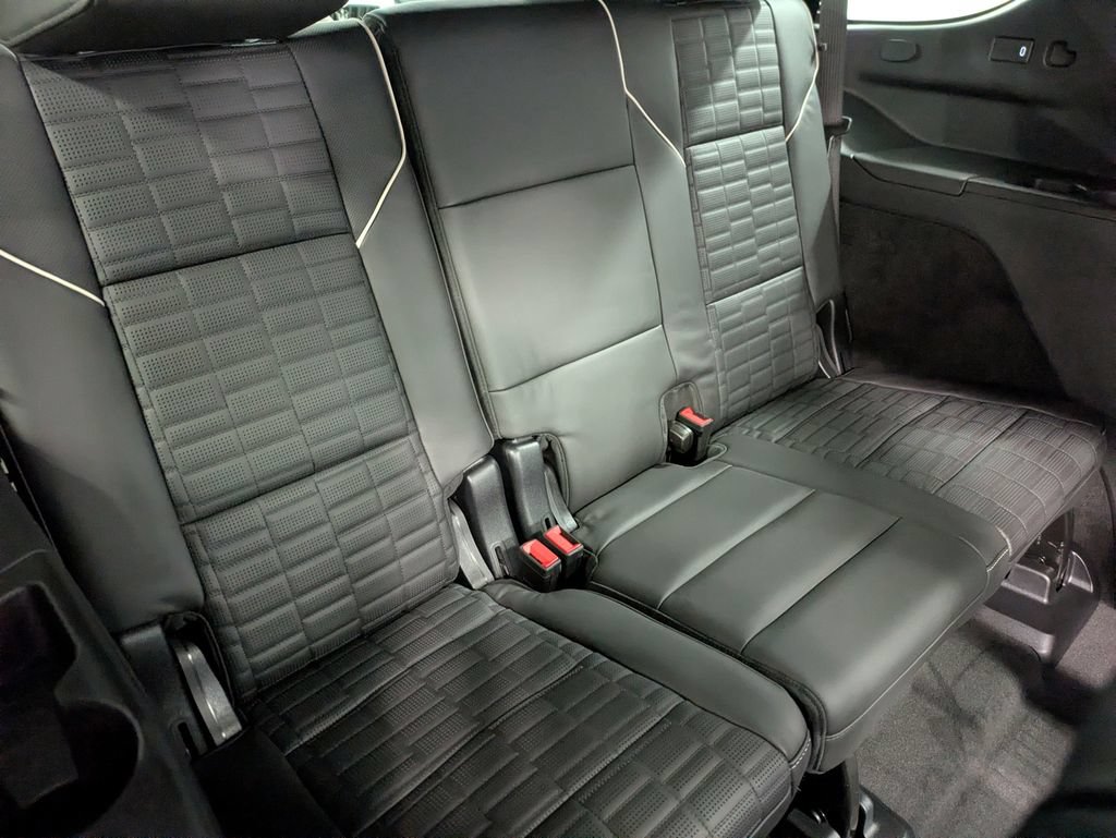 Used 2026 Cadillac Escalade Platinum Sport w/ LPO, Floor Liner Package AWD/4WD image 28