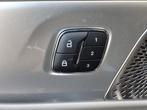 Certified 2025 Lincoln Nautilus Reserve image 20