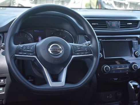 Used 2018 Nissan Rogue S FWD image 17