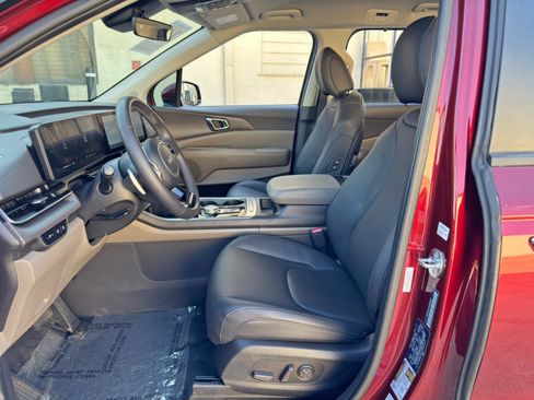 Used 2025 Kia Carnival EX FWD image 16