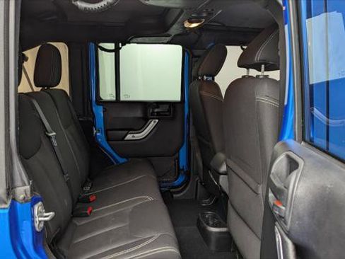 Used 2015 Jeep Wrangler Unlimited Sahara image 18