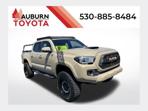 Used 2018 Toyota Tacoma TRD Sport AWD/4WD image 1