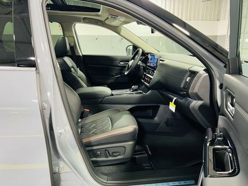 New 2026 Nissan Pathfinder Platinum image 37
