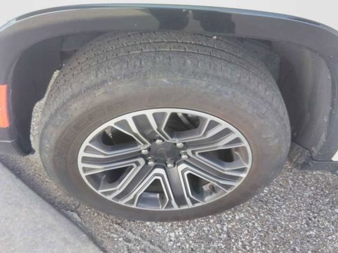 Used 2024 Jeep Wagoneer L Series II RWD image 12